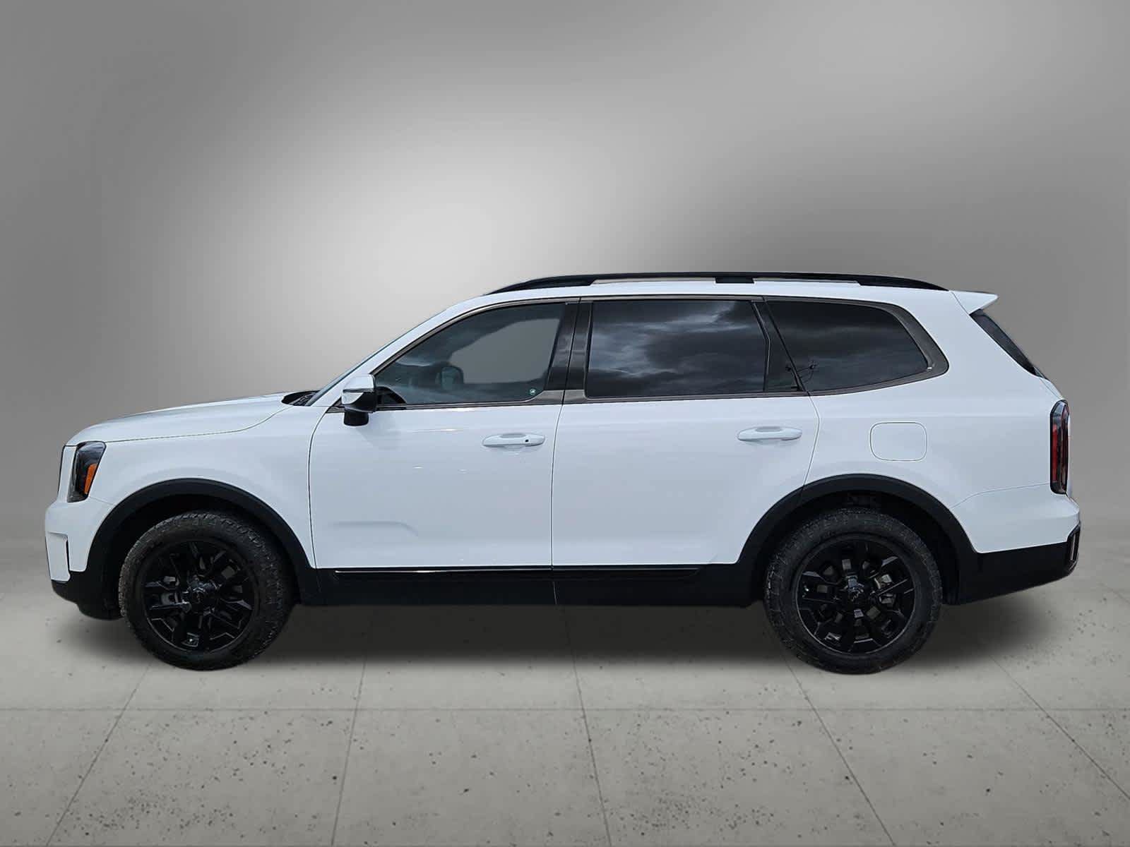 Used 2025 Kia Telluride AWD image 3