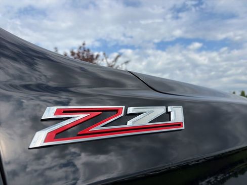Used 2025 Chevrolet Suburban Z71 AWD/4WD image 25