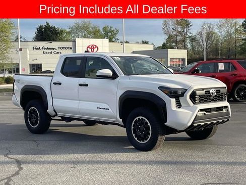 Used 2025 Toyota Tacoma TRD Off-Road AWD/4WD image 7