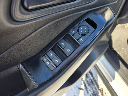 Used 2024 Nissan Rogue S image 19