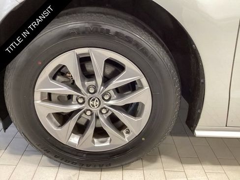 Used 2025 Toyota Sienna XLE FWD image 22