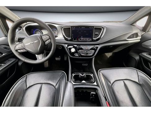 Used 2025 Chrysler Pacifica Limited FWD image 19