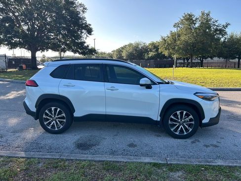 Used 2023 Toyota Corolla Cross XLE w/ Convenience Package image 6