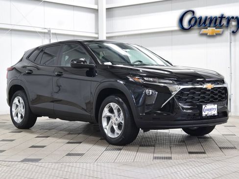 New 2026 Chevrolet Trax LS w/ LS Convenience Package FWD image 1