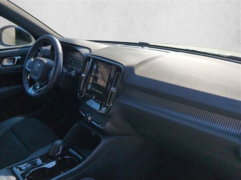 Used 2022 Volvo XC40 T5 R-Design w/ Climate Package image 24