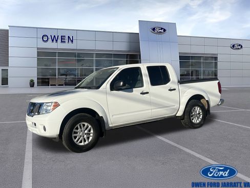 Used 2019 Nissan Frontier SV RWD image 2