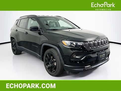 Used 2022 Jeep Compass Latitude FWD image 1