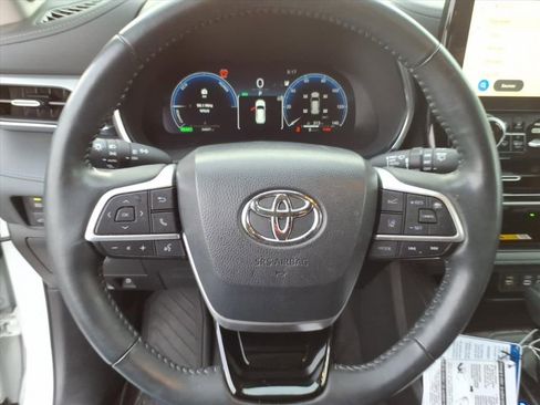 Used 2023 Toyota Highlander Platinum image 30