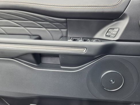 Certified 2022 Ford Expedition Max Platinum image 21