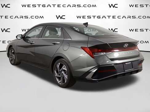 Used 2025 Hyundai Elantra SEL FWD image 45