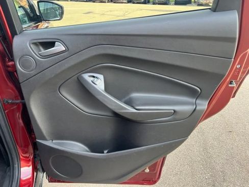 Used 2016 Ford Escape SE w/ Equipment Group 201A AWD/4WD image 11