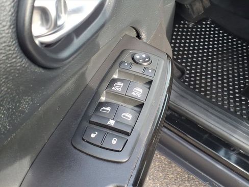 Used 2020 Jeep Cherokee Latitude Plus image 21