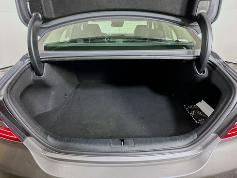 Used 2025 Genesis G70 2.5T image 28