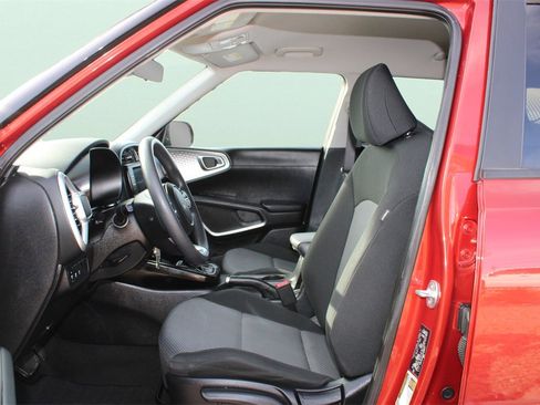 Used 2023 Kia Soul LX image 19
