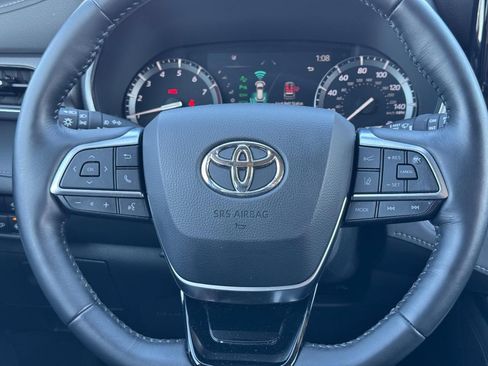 Used 2021 Toyota Highlander Limited image 13
