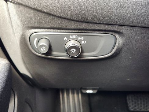 Used 2024 Chevrolet Equinox LT FWD image 18
