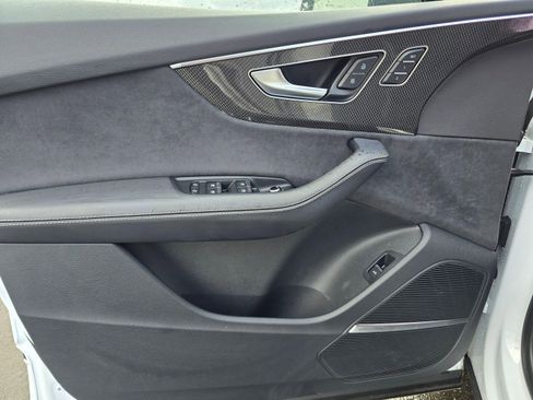 Used 2024 Audi SQ7 Premium Plus w/ Carbon Package image 37