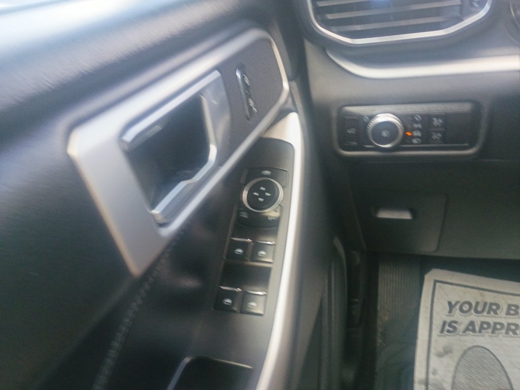 Used 2023 Ford Explorer XLT w/ Equipment Group 202A RWD image 17