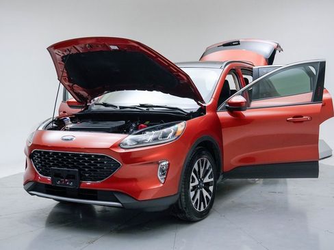 Used 2020 Ford Escape SEL image 17