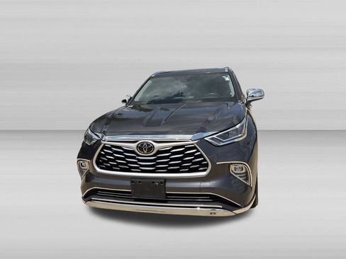 Used 2020 Toyota Highlander XLE FWD image 9
