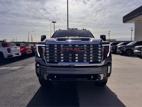 Used 2025 GMC Sierra 2500 Denali w/ Denali Reserve Package image 8