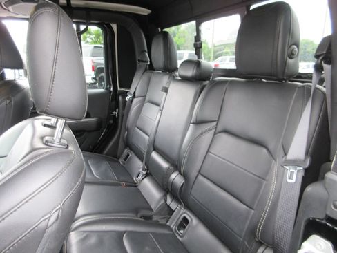 Used 2020 Jeep Gladiator Overland AWD/4WD image 19