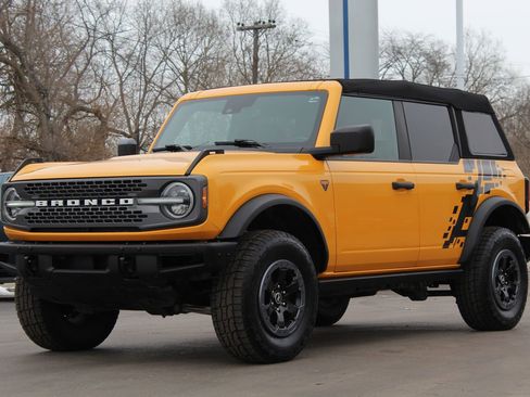 Used 2021 Ford Bronco Badlands image 3