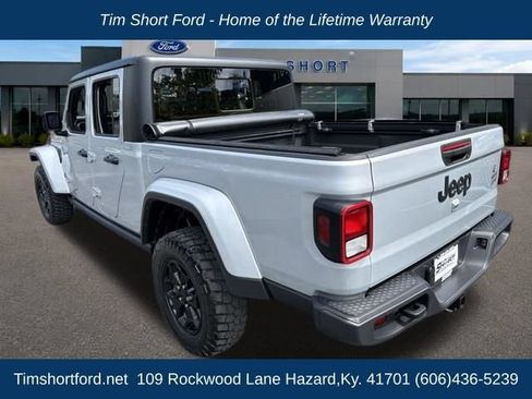 Used 2022 Jeep Gladiator Overland AWD/4WD image 7