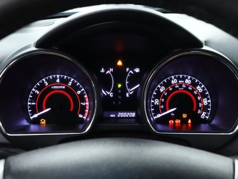 Used 2013 Toyota Highlander Limited image 10