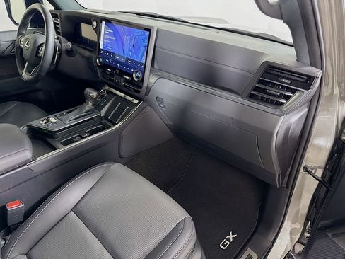 Used 2025 Lexus GX 550 image 31