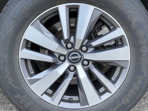 Used 2022 Nissan Pathfinder SL w/ SL Black Package AWD/4WD image 6