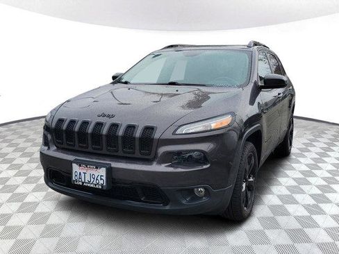 Used 2018 Jeep Cherokee Latitude w/ Altitude Package image 2