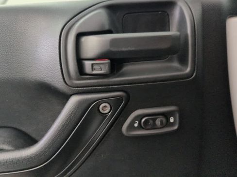 Used 2017 Jeep Wrangler Unlimited Rubicon w/ Connectivity Group image 15