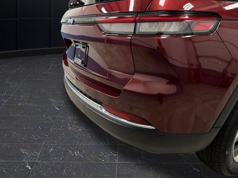 Used 2023 Jeep Grand Cherokee 4WD 4xe image 36