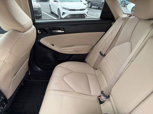 Used 2019 Toyota Avalon Limited image 15