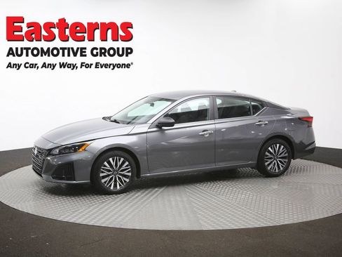 Used 2025 Nissan Altima 2.5 SV FWD image 57
