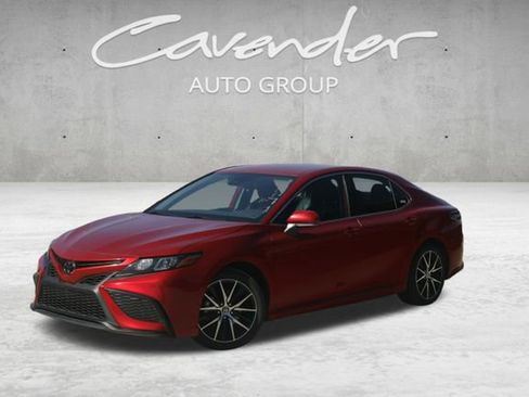 Used 2023 Toyota Camry SE image 1