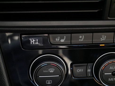 Certified 2020 Volkswagen Jetta SEL Premium image 27