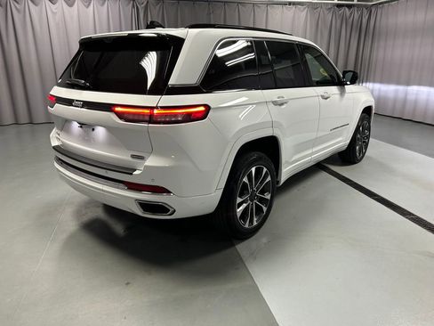 Used 2025 Jeep Grand Cherokee Overland w/ Luxury Tech Group IV AWD/4WD image 7