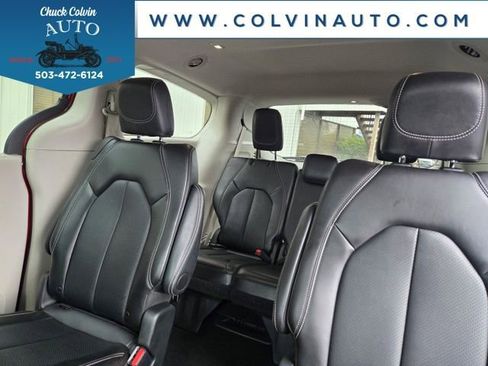 Used 2024 Chrysler Pacifica Touring-L image 15