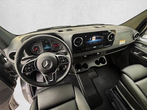 Used 2024 Mercedes-Benz Sprinter 2500 image 10