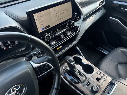 Used 2023 Toyota Highlander Platinum AWD/4WD image 22