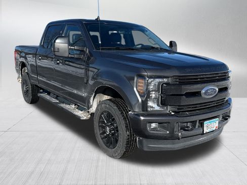 Used 2019 Ford F350 Lariat image 2