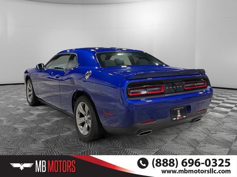Used 2019 Dodge Challenger SXT image 7