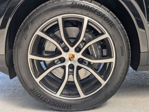 Certified 2025 Porsche Cayenne image 27