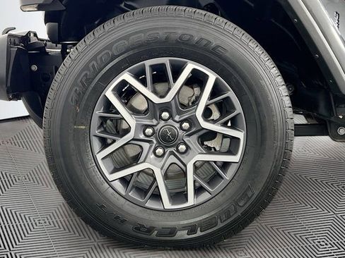 Used 2024 Jeep Wrangler Sahara image 32