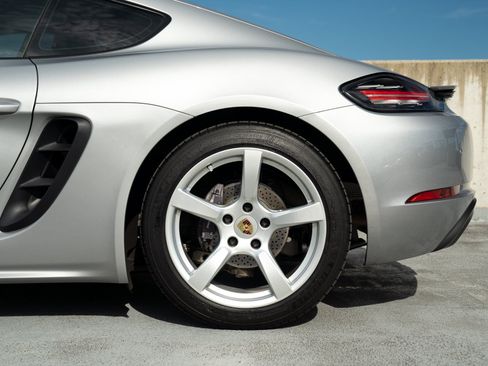 Used 2018 Porsche 718 Cayman RWD image 14