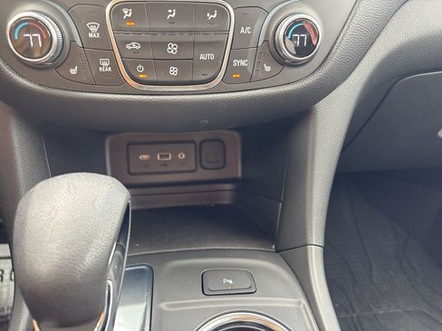 Used 2024 Chevrolet Equinox LT w/ LPO, Floor Liner Package image 38