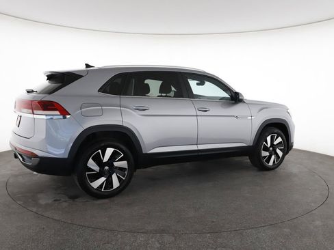 Used 2025 Volkswagen Atlas Cross Sport SE image 13