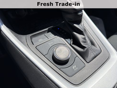 Used 2021 Toyota RAV4 LE AWD/4WD image 19